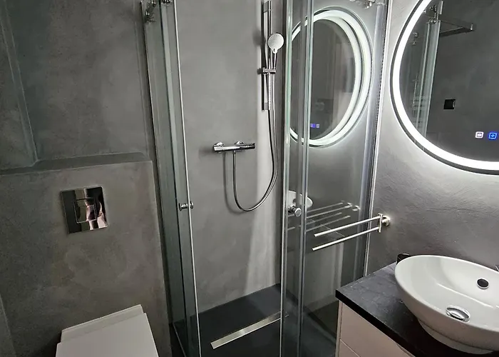 Grafitowe 차르나 구라